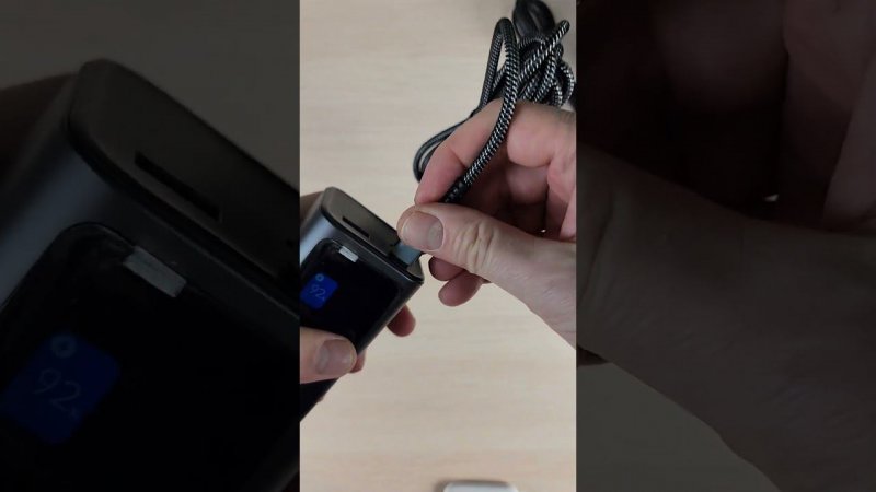 Мощный повербанк 140W снова заряжает сам себя, но нужен ПРАВИЛЬНО плетёный кабель