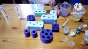 Заливаю цветы из прозрачной основы. Всё для мыловарения.