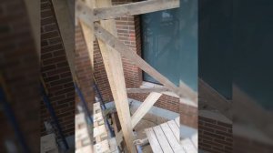 облицовка дома кирпичом браер. сложные элементы, подвесная угловая кирпичная перемычка на подсистем