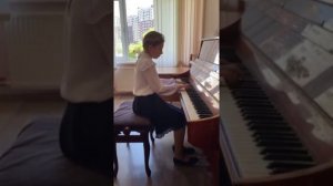 1. Д. Чимароза. Соната - Соль мажор. 2. В. Гиллок. Пьеса "Soaring"