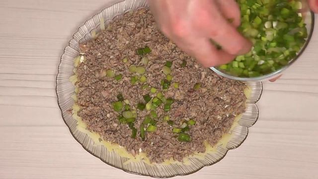 Салат "Мимоза" со шпротами. // Mimosa salad with sprats. смотреть онлайн