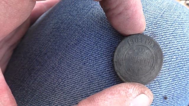 Пробежались по распаханным полям. Поиск с металлоискателем.
