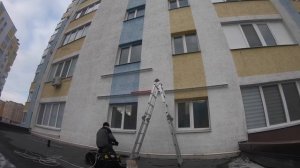 Монтаж солнечных панелей на фасад дома