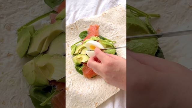 Lavash with Spinach and Lightly Salted Salmon! 🫓🥬🥑