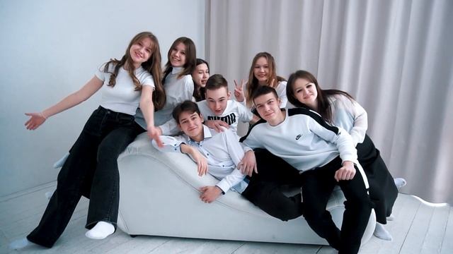 Каким должен быть выпускной альбом в 2024 году ? Фотостудия Небо смотреть онлайн