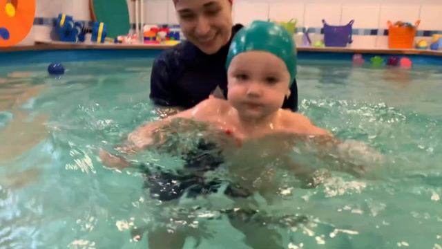 Грудничковое плавание || Егору 1 год и 2 месяца || Грудничковое ныряние ❤️ смотреть онлайн