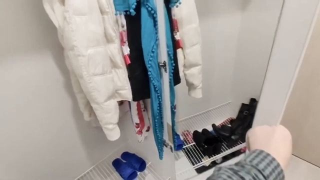 Шкаф в прихожую со столиком 2 цветный смотреть онлайн