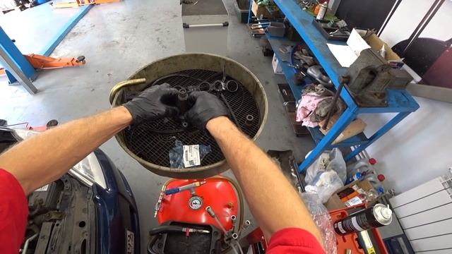 Toyota WISH 2003г.в. 1ZZ-FE. Замена прокладки кл.крышки. Замена свечей. смотреть онлайн