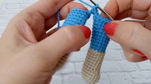 МК ЗАЯЦ СПЛЮШКА КРЮЧКОМ /ЗАЙЧИК АМИГУРУМИ / ЗАЯЦ В КОМБИНЕЗОНЕ КРЮЧКОМ. Часть1. Руки, ноги, туловищ