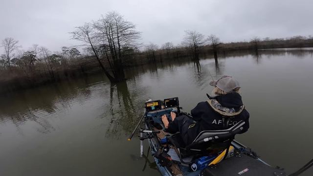 Battle With Mother Nature! Sam Rayburn Bass Fishing Tournament Amidst A Storm смотреть онлайн