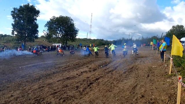 Старт 2 заезда класс 125 Кизел 02.09.2023. Мотокросс. смотреть онлайн