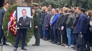 ОСТАЛАСЬ ОДНА! Диана Гурцкая в Отчаянии После Происходящего На Похоронах Любимого Мужа Пети