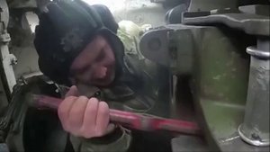 Один из Героев СВО танкист-снайпер с позывным "Колян" 
потомственный Асс своего дела