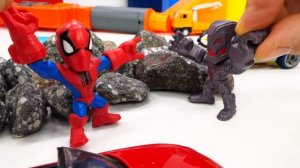 Игры с машинками - Человек Паук и слайм с Кибертрона! - Видео игры в Автомастерской