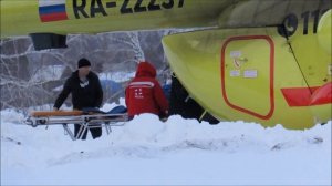 Посадка и взлёт санитарного Ми-8-МТВ-1 Landing and takeoff of the Mi8MTV1 ambulance helicopter