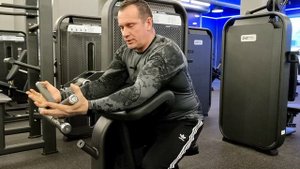 Как не оторвать БИЦЕПСЫ на скамье Ларри Скотта.