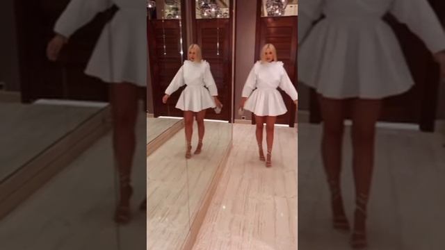 Наталья Рудова перед зеркалом