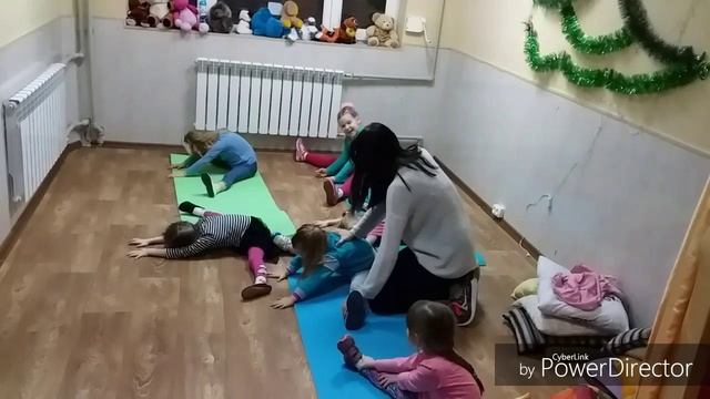 Lesson from AlexaKova | Растяжка младшей группы (4-6 лет) | Тренировка. смотреть онлайн