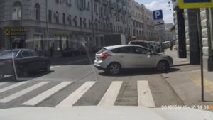 Змейка на автодроме передом и задним ходом. Советы автоинструктора видео 2019.