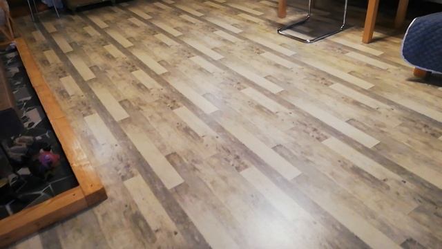 Пол из обоев. Устраняем ошибки. Флизелиновые обои на пол. Мой эксперемент!! смотреть онлайн