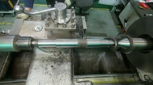 Обработка в центрах при помощи поводка. machining a part on a lathe