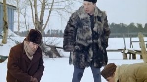 - А почему я? Как что - сразу Косой...- Щас только вешался, а щас простудиться боится