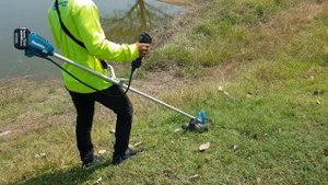 Makita DUR190U Cordless Grass Trimmer