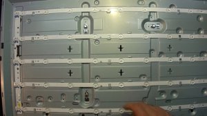 Ремонт телевизора Samsung UE32F5000AK. Часть 1. Разбор ЖК панели.