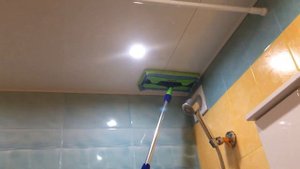 Универсальная швабра. Моем кафель и потолок.