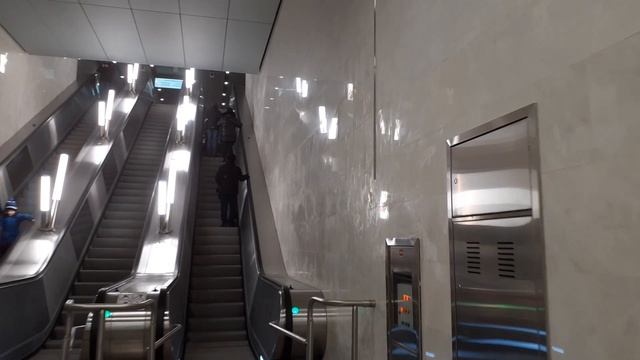 Москва 4093 станция метро Зюзино в день открытия зима вечер