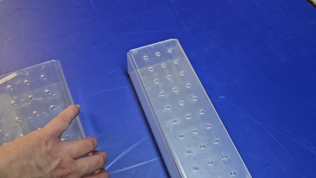 Подставки для конфет на палочке из акрила. Торговое оборудование из акрила оптом и в розницу.