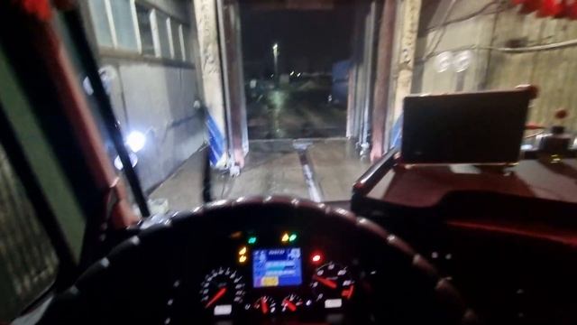 Разбили новое лобовое стекло/Лопнули диски,замена/Взорвалось колесо/Мойка Iveco.Рейс с приключениям