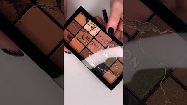 MAKEUP REVOLUTION Подарочный набор косметики для макияжа глаз RELOADED AND LINER 2 предмета