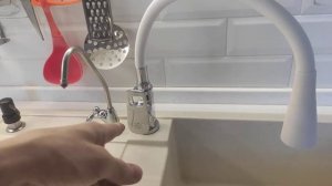 Смеситель на кухню с гибким изливом