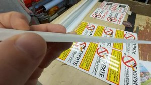 Резак для бумаги KeenCut Javelin  в работе на производстве.  Чем резать пластик ПВХ