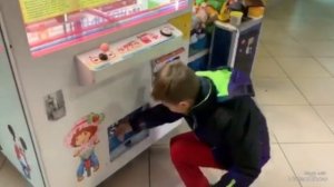 Выиграл много игрушек в игровом автомате