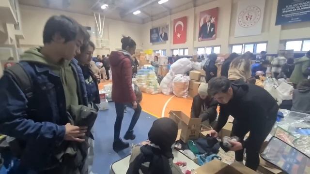 СРОЧНАЯ ПОМОЩЬ ПОСТРАДАВШИМ ОТ ЗЕМЛЕТРЯСЕНИЯ.НА СПАСЕНИЕ ОСТАЛОСЬ МАЛО ВРЕМЕНИ. смотреть онлайн