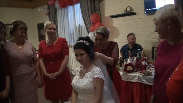 Свадьба: Невеста снимает фату смотреть онлайн