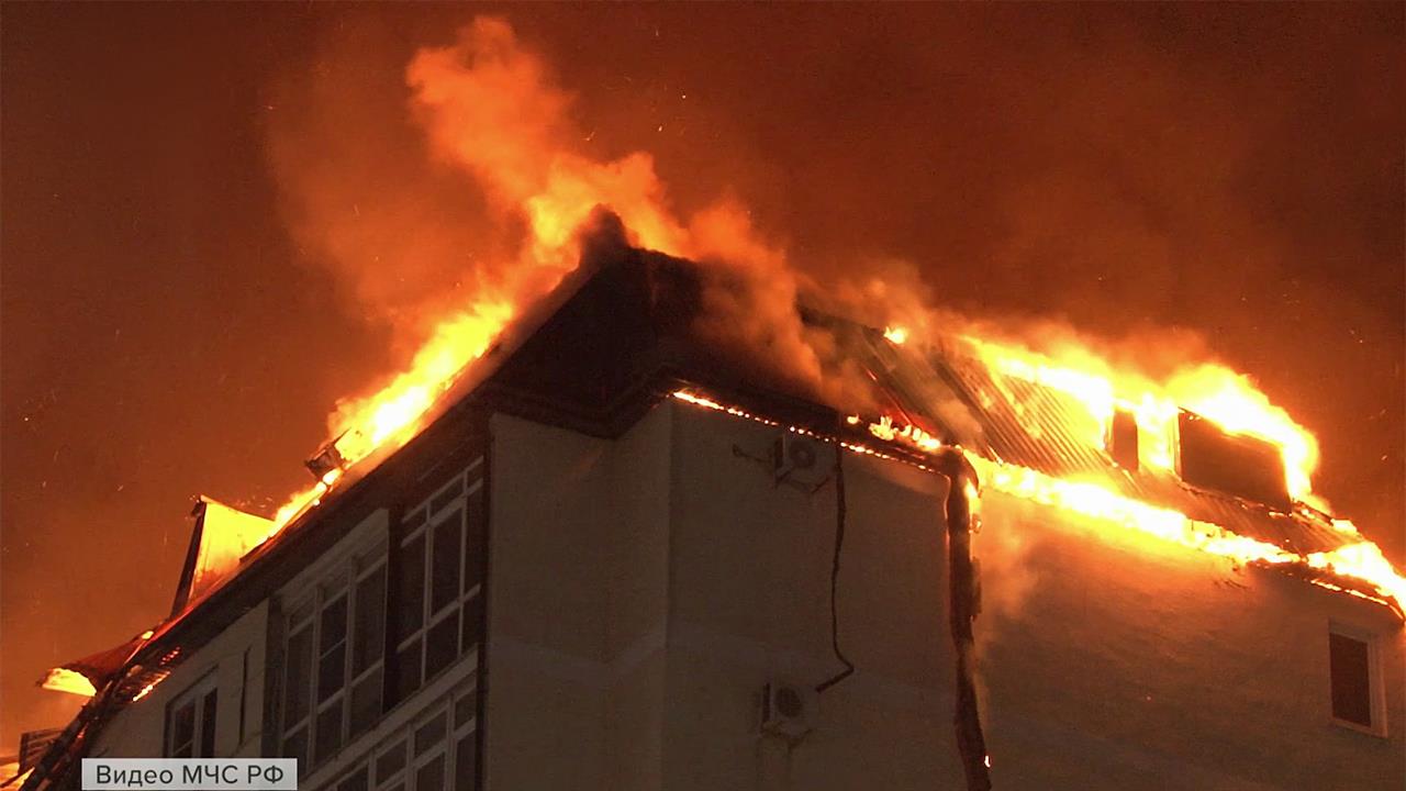 В Анапе после сильного пожара в многоэтажном доме заведено уже два уголовных дела