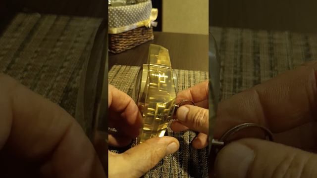 Настольные часы "Молния" Челябинского часового завода. Вторая половина 60-х годов. смотреть онлайн