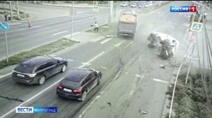 В Волгограде грузовик снес маршрутку, пострадали пятеро человек