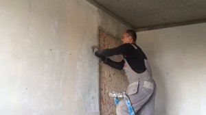 Чистка стен от старой шпаклевки