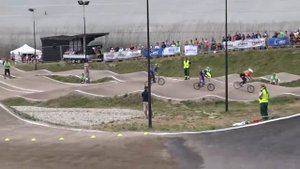 Смотрим гонки на велосипедах.Гонки на BMX+ПРИКОЛЫ. Шокирующие гонки на велосипедах это что-то