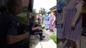 По которой я с тобой любимый рядышком прошла... Песни под Гармошку..