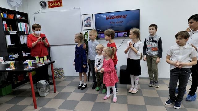 Празднование 8 марта. Поздравления детей. смотреть онлайн