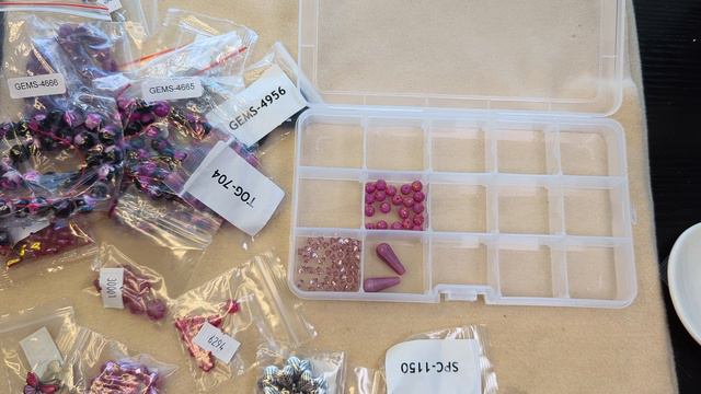 Organizing the Fuchsia Flowers bundle & other Bead Box Bargains finds смотреть онлайн