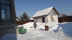 Снегопад  в Подмосковье. Завалило снегом. Такой зимы давно не видел.