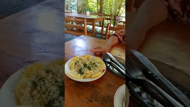 Где можно вкусно пообедать в Пицунде