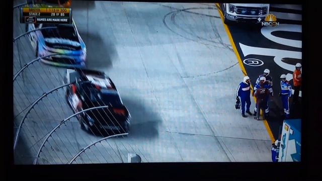 Matt Mills shows his displesher to Spencer Boyd @Bristol Motor Speedway NASCAR Xfinity Series 2021