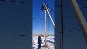 Видео установки переносного заземления на ВЛ - 10 кВ